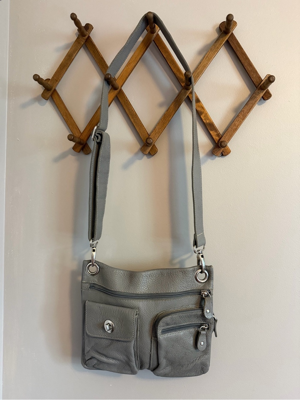Roots Village Prince Pebbled Leather Crossbody Messenger Bag Grey OS